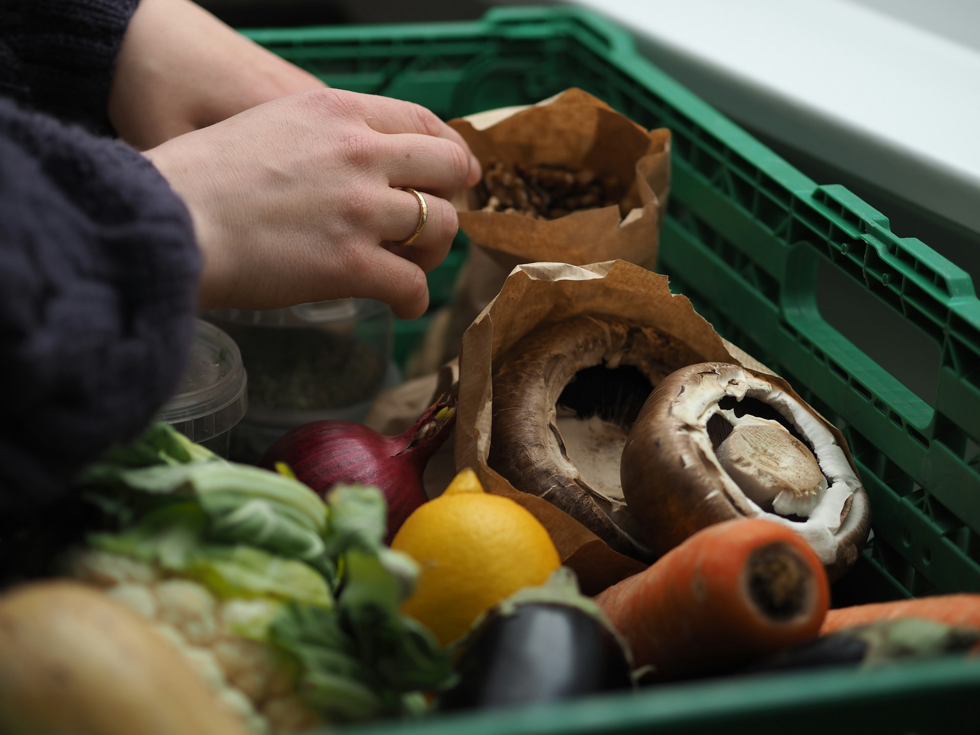 Mastering Low-Waste Cooking and Food Storage: Practical Strategies for a Sustainable Kitchen
